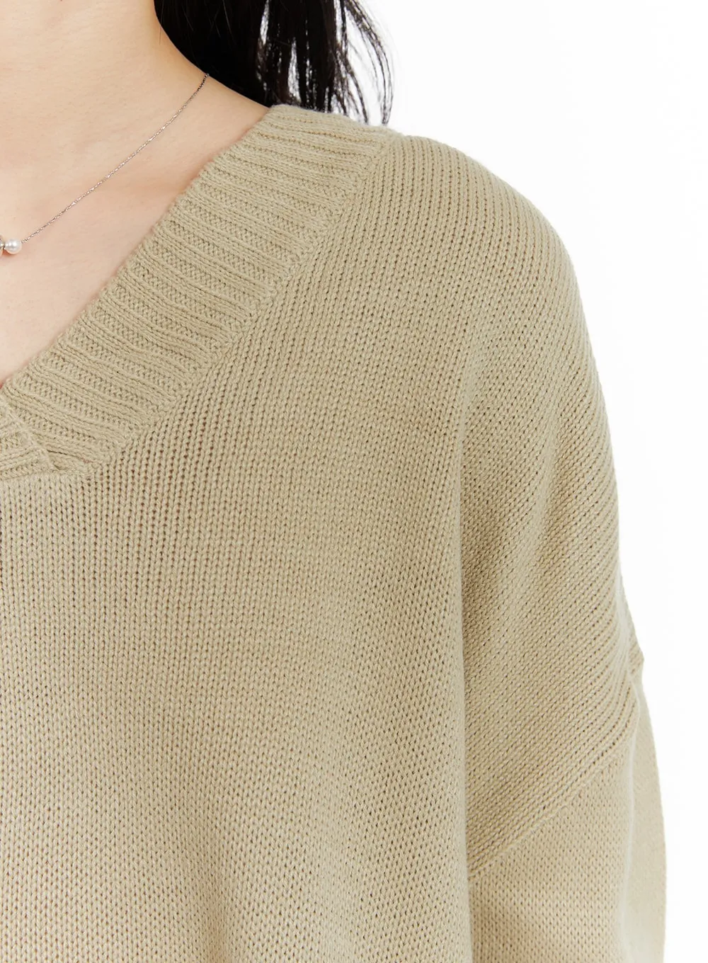 Cozy V-Neck Wool Sweater OM408