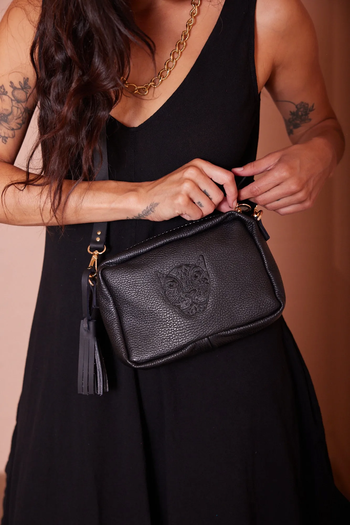 JAGUAR LUCIA CROSSBODY// BLACK