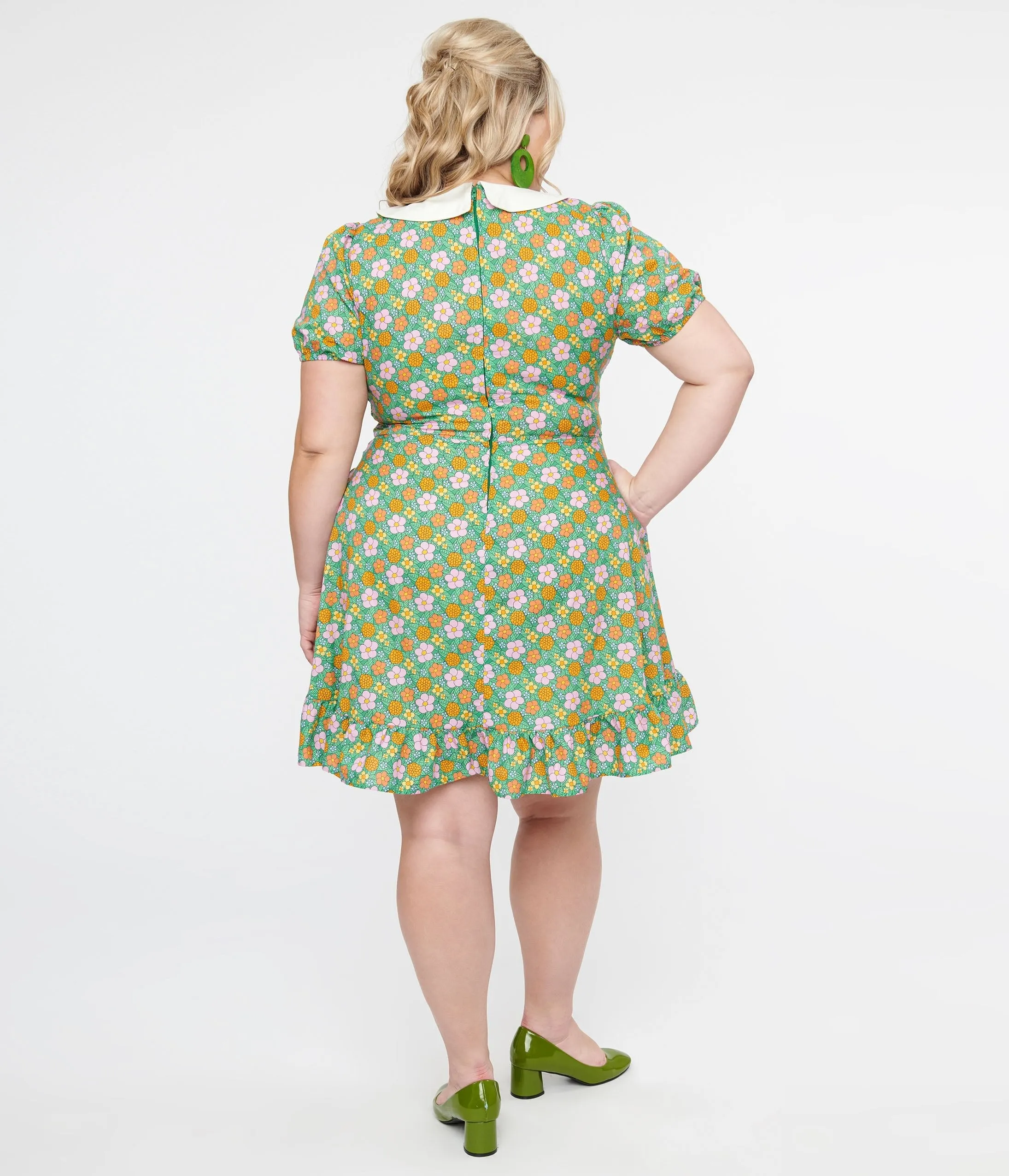 Smak Parlour Plus Size 1960s Green Floral Smocked Fit & Flare Dress